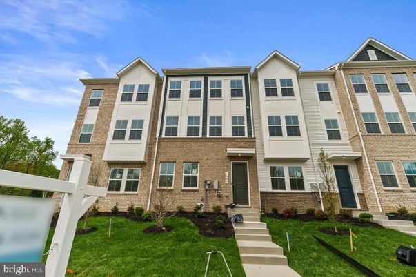 Exterior, Facade, Brick Facade, Rowhouse