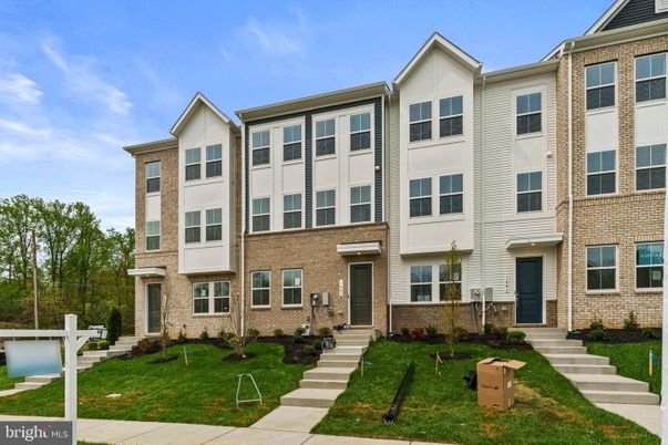 Exterior, Facade, Brick Facade, Rowhouse