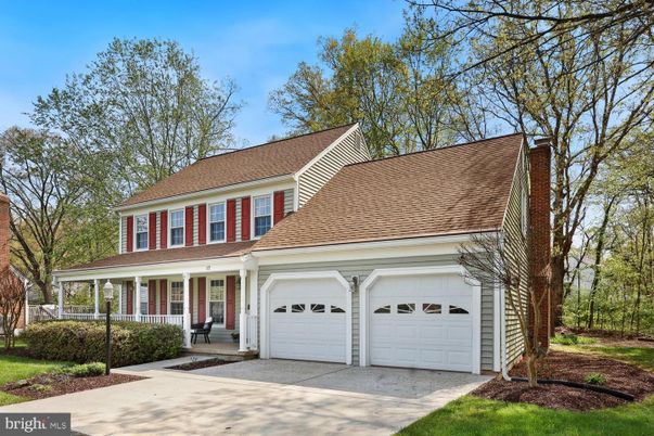 Attached, Exterior, Facade, Cape Cod
