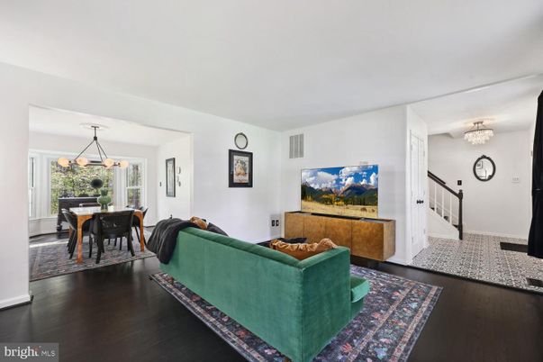Chandelier, Dining room, Interior, Living room, Pendant Lights, Wood Texture Flooring