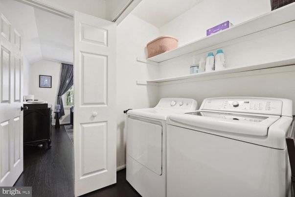 Interior, Utility Closets, Washer, Wood Texture Flooring