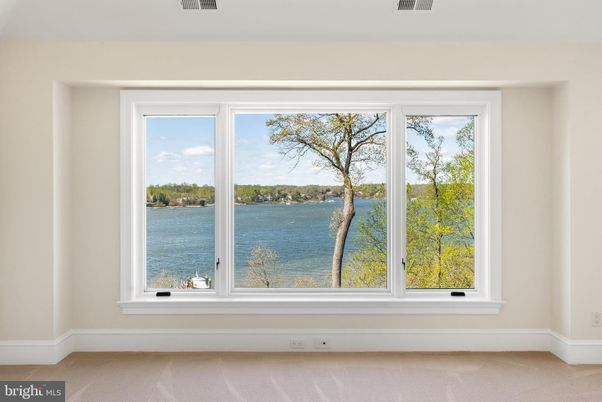 Empty room, Interior, Water