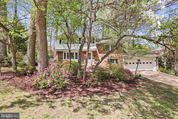 Attached, Exterior, Facade, Brick Facade, Cape Cod