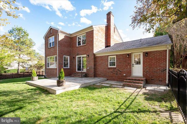 Backyard, Exterior, Facade, Brick Facade, Cape Cod