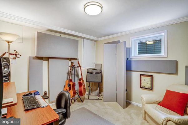 Home Office, Interior