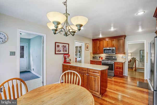Chandelier, Dining room, Interior, Kitchen, Recessed Lighting, Stainless Steel Appliances, Wood Texture Flooring