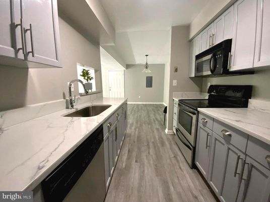 Interior, Kitchen, Pendant Lights, Wood Texture Flooring