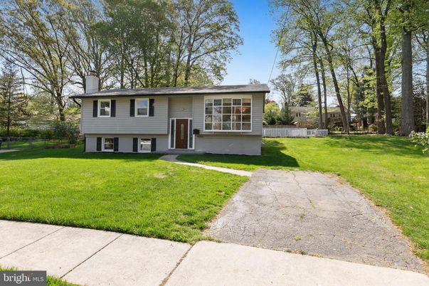 Backyard, Exterior, Facade, Raised Ranch