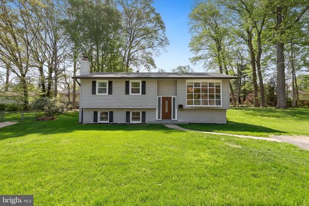 Backyard, Exterior, Facade, Raised Ranch