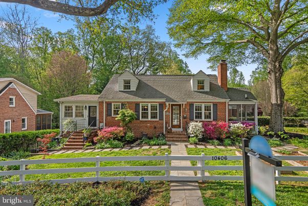 Exterior, Facade, Brick Facade, Cape Cod