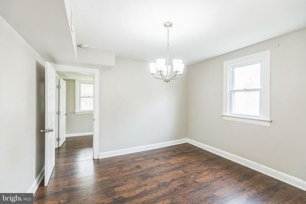 Empty room, Interior, Pendant Lights, Wood Texture Flooring