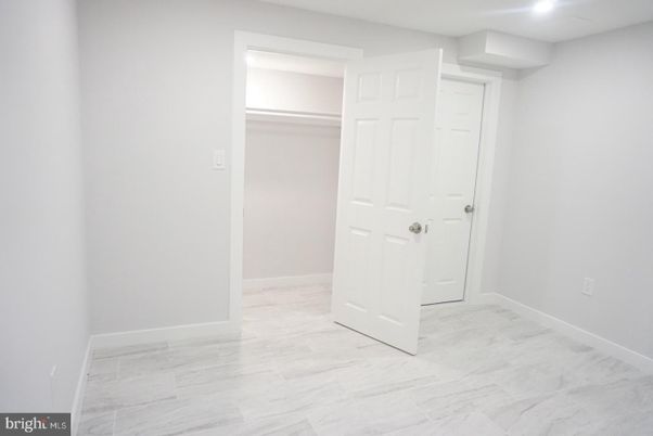 Empty room, Interior, Marble, Recessed Lighting