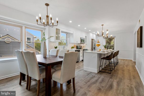 Chandelier, Dining room, Interior, Kitchen, Pendant Lights, Recessed Lighting, Wood Texture Flooring