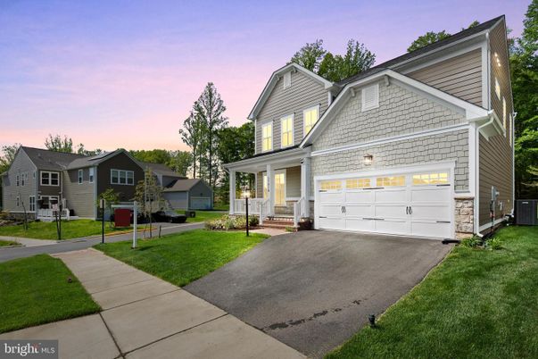 Attached, Exterior, Facade, Farmhouse
