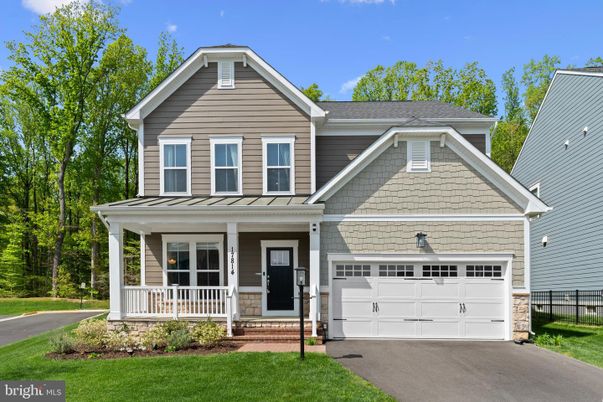 Attached, Exterior, Facade, American Craftsman