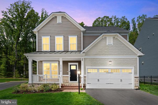Attached, Exterior, Facade, American Craftsman