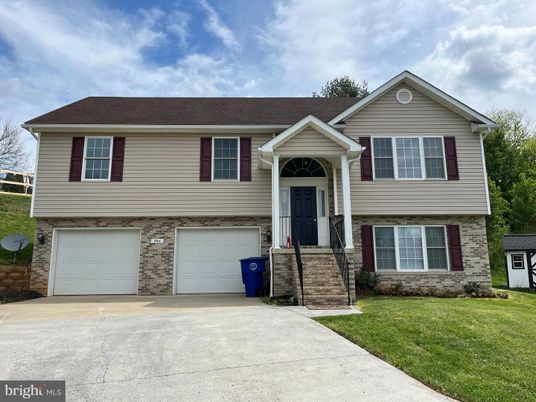 Attached, Exterior, Facade, Raised Ranch
