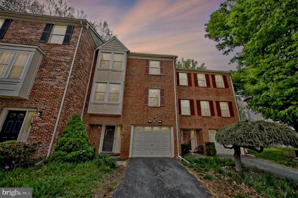 Attached, Exterior, Facade, Brick Facade, Rowhouse