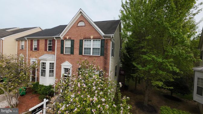 Exterior, Facade, Brick Facade, Georgian