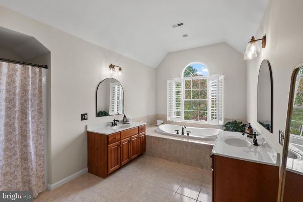 Bathroom, Dual Sink Vanities, Interior