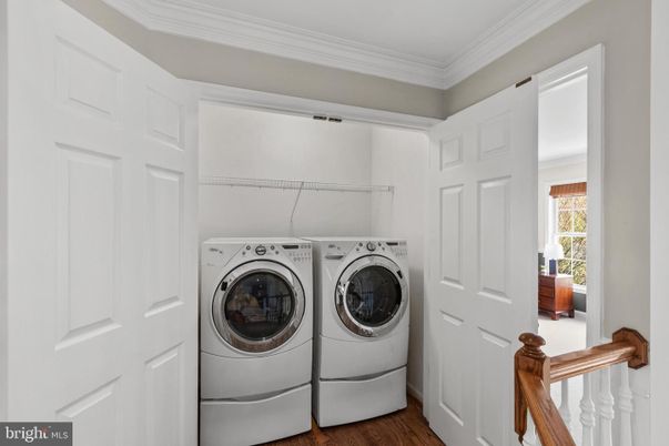 Interior, Utility Closets, Washer, Wood Texture Flooring
