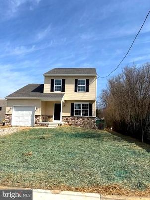 Attached, Exterior, Facade, Split Level