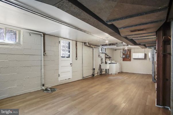 Interior, Washer, Wood Texture Flooring