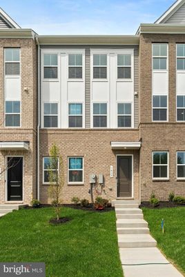 Exterior, Facade, Brick Facade, Rowhouse