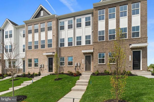 Exterior, Facade, Brick Facade, Rowhouse