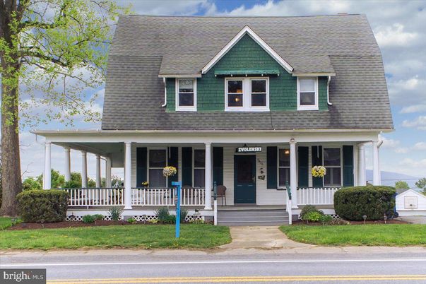 Exterior, Facade, Cape Cod