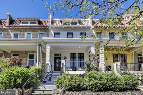 Exterior, Facade, Brick Facade, American Foursquare