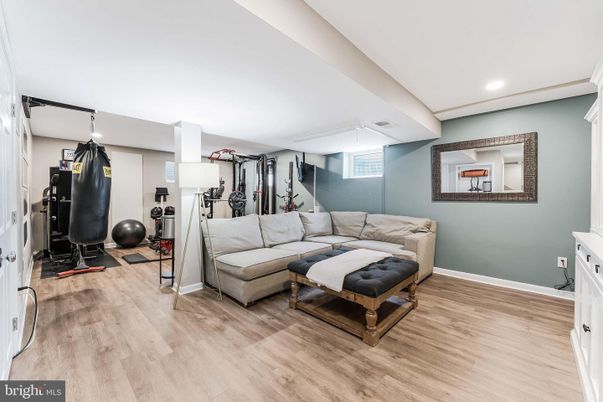 Fitness Equipment, Interior, Living room, Recessed Lighting, Wood Texture Flooring