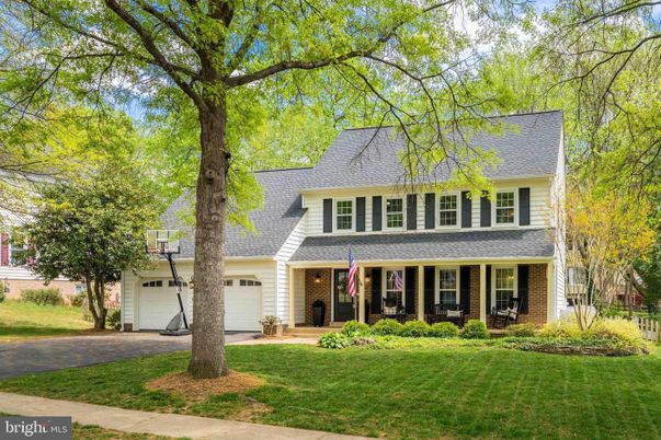 Attached, Exterior, Facade, Cape Cod