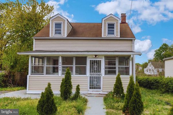 Exterior, Facade, Cape Cod