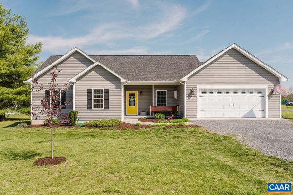 Attached, Exterior, Facade, Ranch