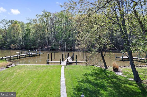 Exterior, Lake
