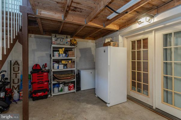 Interior, Washer, Wooden Beams, Wooden Ceilings