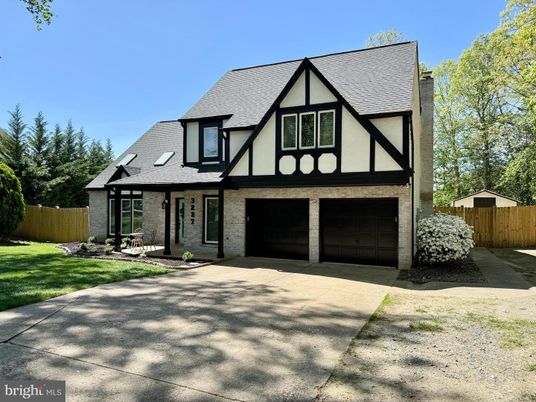 Attached, Exterior, Facade, Tudor Revival