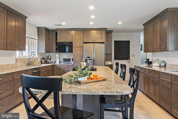 Dining room, Interior, Kitchen, Recessed Lighting, Stainless Steel Appliances