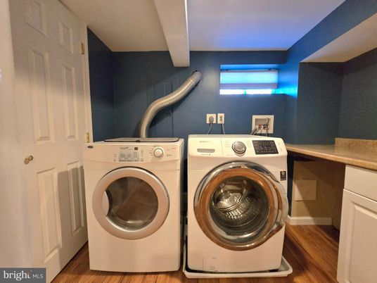 Interior, Washer, Wood Texture Flooring