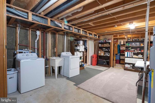 Interior, Washer, Wooden Beams