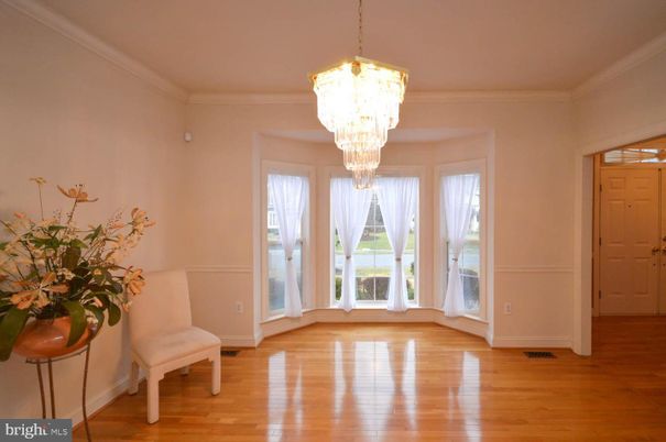 Chandelier, Empty room, Interior, Wood Texture Flooring