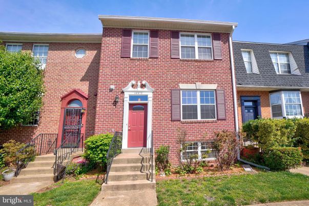 Exterior, Facade, Brick Facade, Georgian