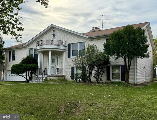 Backyard, Exterior, Facade, Queen Anne Victorian