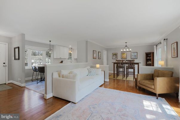 Dining room, Interior, Living room, Pendant Lights, Recessed Lighting, Wood Texture Flooring