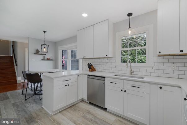 Dining room, Interior, Kitchen, Pendant Lights, Recessed Lighting, Wood Texture Flooring