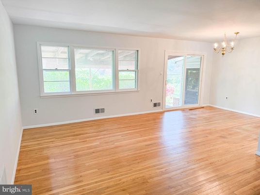 Chandelier, Empty room, Interior, Wood Texture Flooring