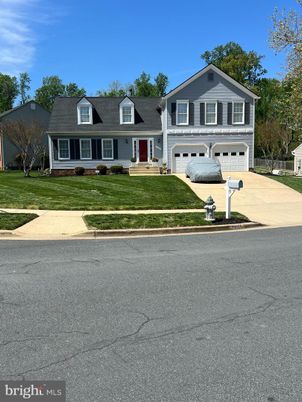 Attached, Exterior, Facade, Farmhouse