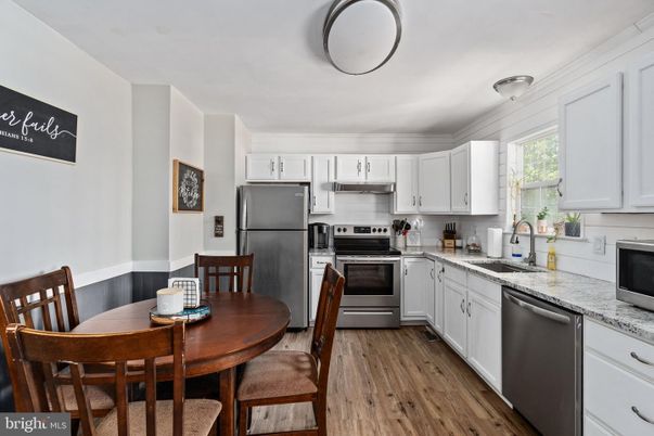 Dining room, Interior, Kitchen, Stainless Steel Appliances, Wood Texture Flooring