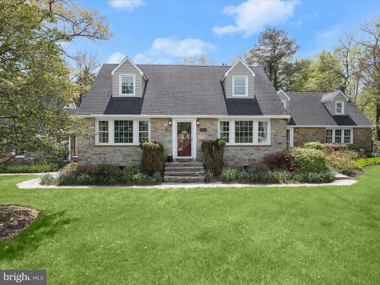 Exterior, Facade, Cape Cod